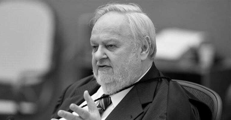 Morre Felix Fischer