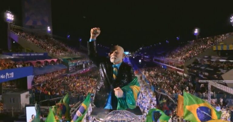 Homenagem a Lula na Sapucaí divide opiniões